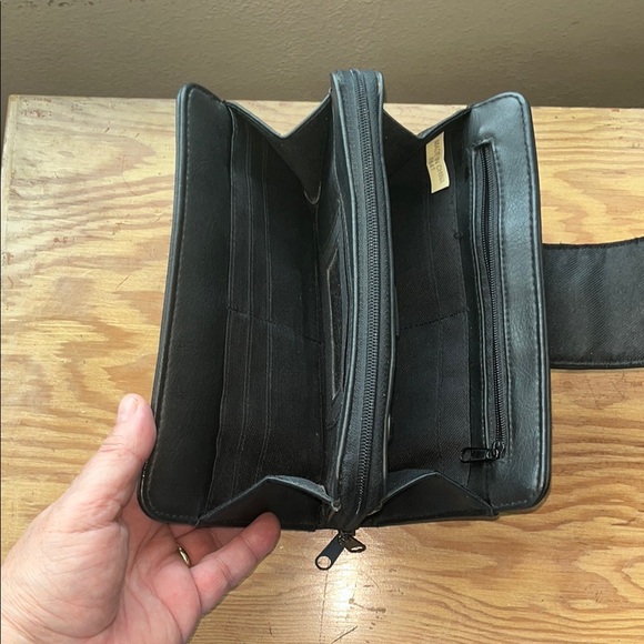 Black Vegan Wallet Crossbody Convertible Bag - Picture 4 of 10